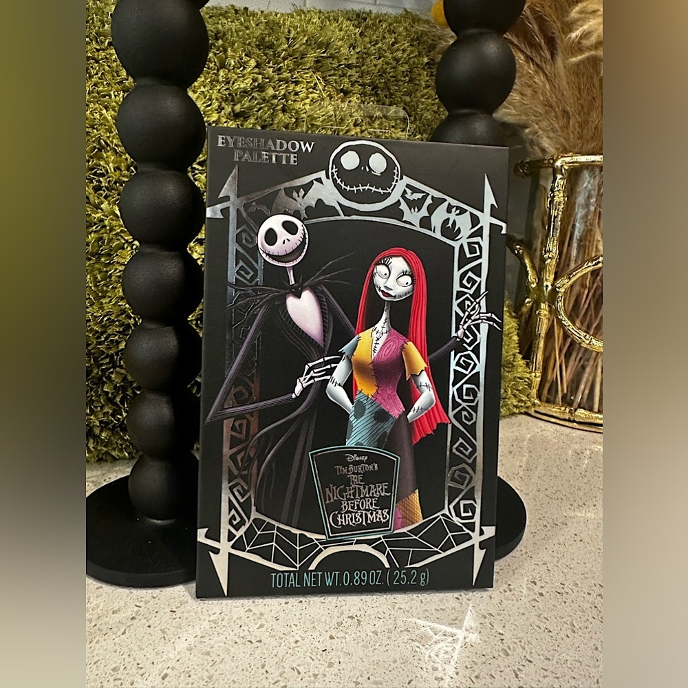 🌟NEW🌟 Nightmare Before Christmas Eyeshadow Palette
